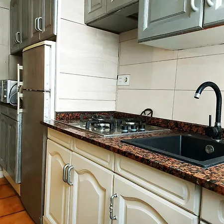 아파트 Comfortable In 78 M² With View